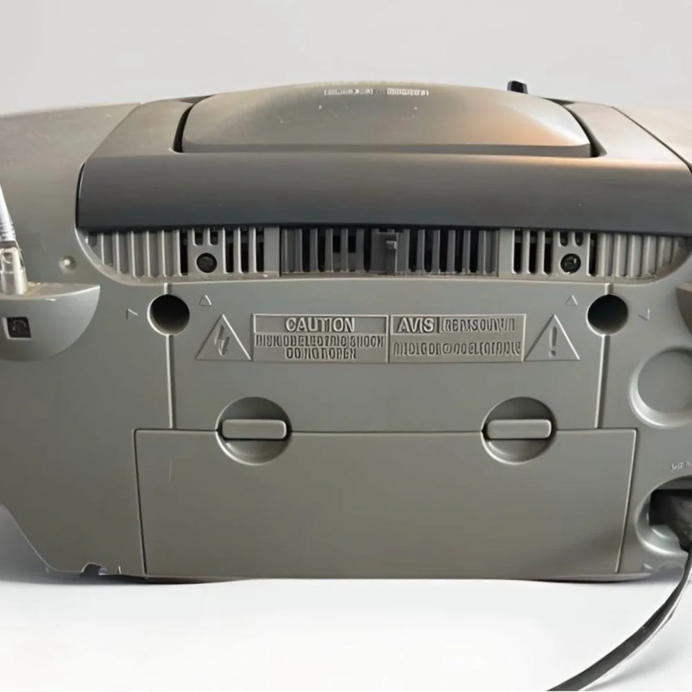 Philips Silver Portable CD Player with AM/FM Radio - Picture 3 of 3